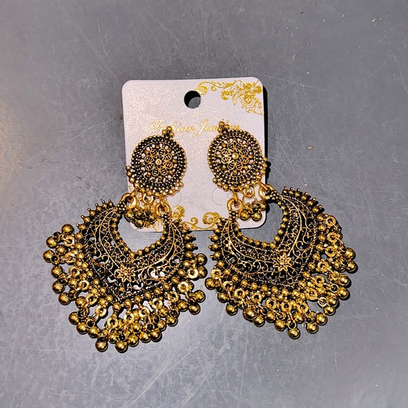 Indian style earrings, gold metal color - Picture 1 of 4